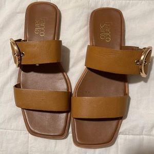 Sandals just need a clean from the bottom I’ll clean them up when sold ☺️